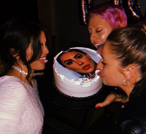 Celebrated our girl @tmarie247 lastnight. @krahs is AMAZING and so was this cake🦈♥️🎂
