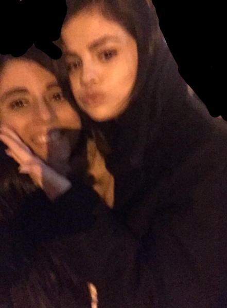@anasdornan: Could she be more cute?? Thank you so much for being so nice tonight Selena! U are a real queen, love you!!! @selenagomez ❤️
