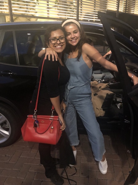 @missloloana: Ummm pinch me I’m still in heaven! I met my idol tonight just leaving work walking to the parking structure going home talking to my fri nd about God before this beauty of a human shows up and stops the car to say hi since she saw I have her purse!! 💕🙌🏽❤️😍
