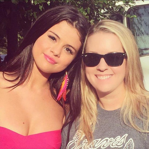 September 2: Selena with a fan on set of “Neighbors 2: Sorority Rising” in Atlanta, GA
