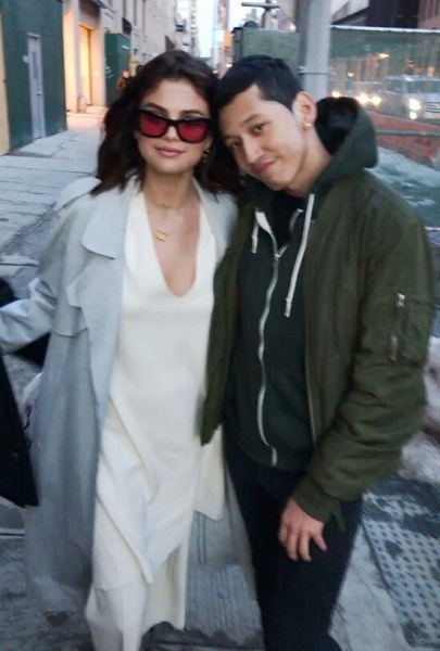 @RONNIESUS: I FUCKING LOVE YOU SO MUCH THANK YOU FOR EVERYTHING YOU DO FOR US QUEEN OF POP 😭😭 @selenagomez ❤️😭
