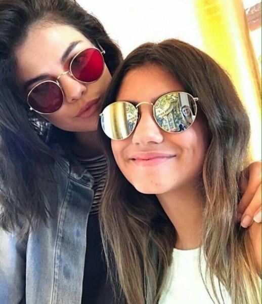 January 22: Selena with a fan in Miami, Florida
