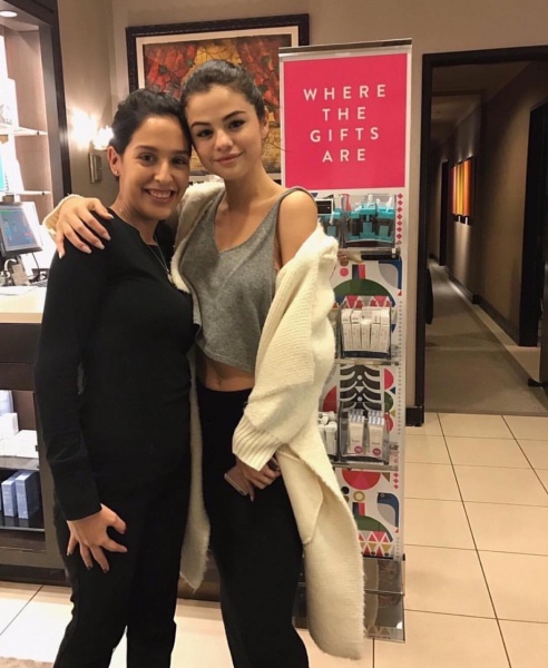 December 27: Selena with a fan at Nordstrom in Texas.
