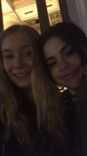 @casualtyamanda: I LOVE YOU SO MUCH THANK YOU FOR STOPPING EVEN THOUGH PAPS SUCK @selenagomez
