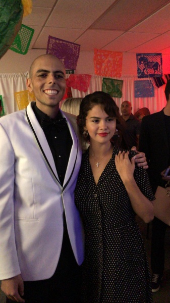 ‪@kamron54: I cant believe I met Selena Gomez tonight. You’re beautiful. @selenagomez #selenagomez
