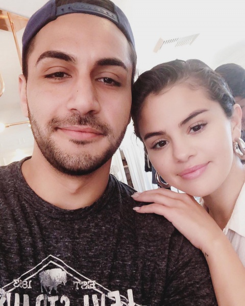 @amir_nabard: I look like a bloated balloon but it’s alright because Selena touched me.


