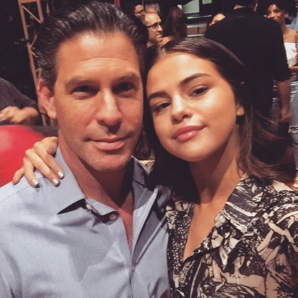 @richardhblake: Oh you know. Just hanging out, taking selfies with @selenagomez . What a sweetheart she was. Took photos with everyone and said she loved the show!!! Thanks for coming and welcome to NYC #selenagomez #newyorkcity #broadway #bronxtalemusical #selena #selenator #mostfollowersoninstagram #itaintme #thatsongismyjam #disney
