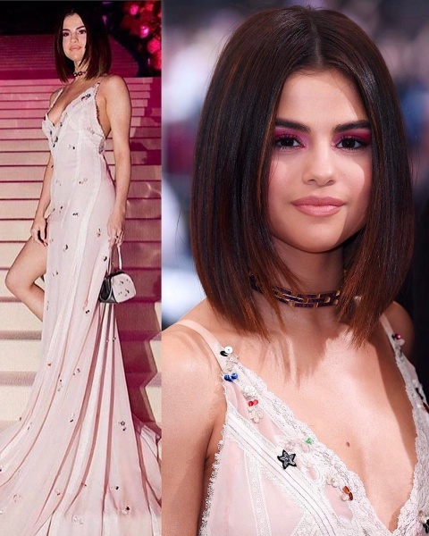 Beautiful @selenagomez for The Met Gala last night in @coach ⚡️⭐️
Styled by @kateyoung 💅🏻 @tombachik 💇 @mrchrismcmillan 💄 @hungvanngo using @marcbeauty 
#SelenaGomez #MetGala2017 #marcbeauty #marcjacobsbeauty
