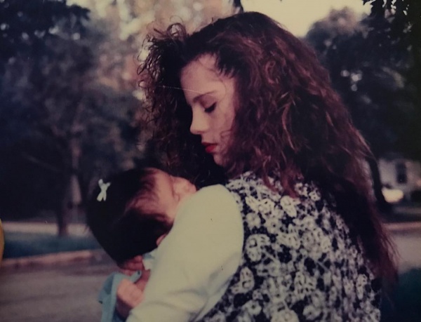 @selenagomez: My mom
Selena’s new caption: “Momma and I”
