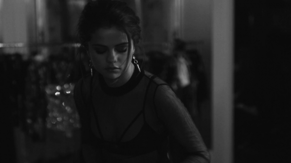 Selena_Gomez_-_The_Heart_Wants_What_It_Wants_28Official_Video29_mp40639.png