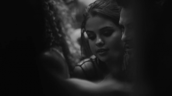 Selena_Gomez_-_The_Heart_Wants_What_It_Wants_28Official_Video29_mp40697.png