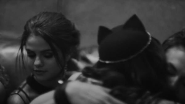 Selena_Gomez_-_The_Heart_Wants_What_It_Wants_28Official_Video29_mp40699.png