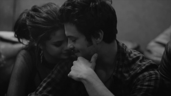 Selena_Gomez_-_The_Heart_Wants_What_It_Wants_28Official_Video29_mp40744.png