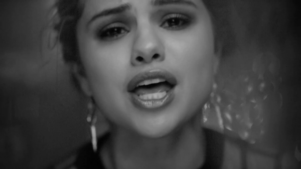 Selena_Gomez_-_The_Heart_Wants_What_It_Wants_28Official_Video29_mp40805.png