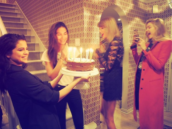 When your girls serenade you for your Birthday! @selenagomez @taylorswift @gigihadid Ps Taylor made my cake #ChocolateEspresso deliciousnessssss 🎂🎂🎂
