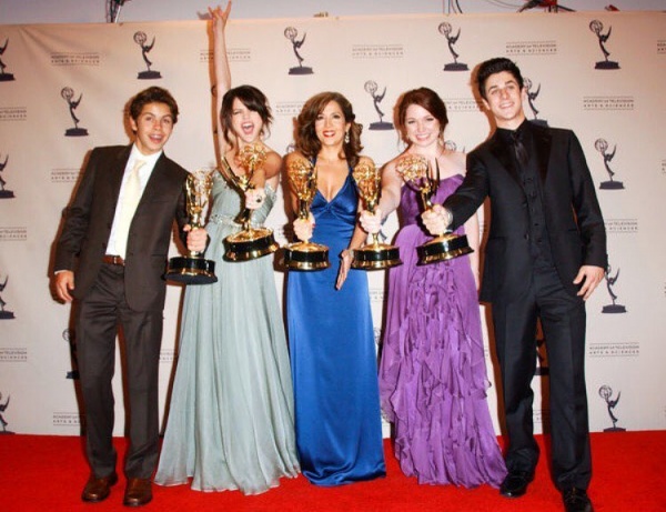 In honor of the 68th annual #emmys this weekend, here’s a major throwback to when the cast of Wizards won! #tbt
