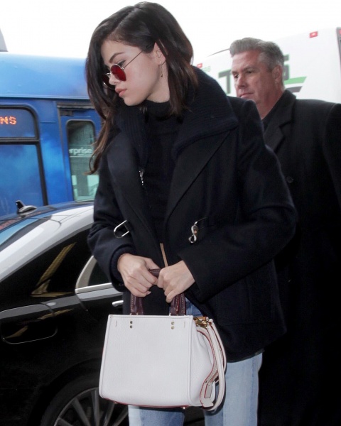 #SelenaGomez with her Rogue bag 😎👜✨& my friend @gabrielahearst's coat 👫#GoRogue
