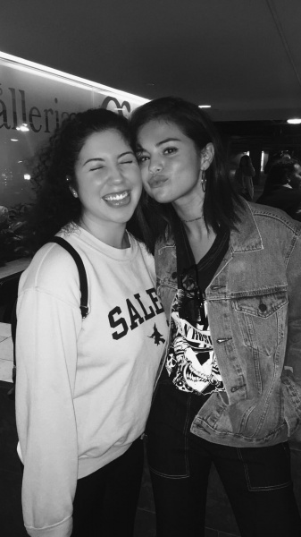 March 11, 2017: Selena with a fan in Los Angeles, California! (credit: arianarichard via Instagram Stories)
