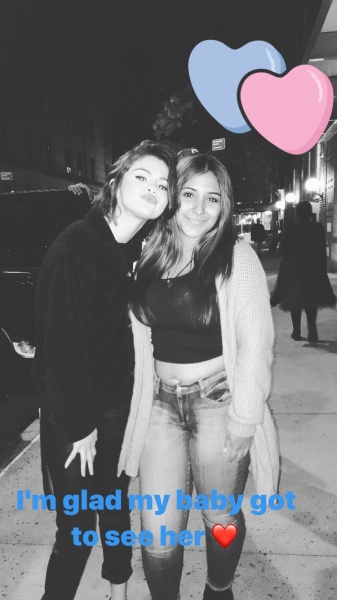 October 3: Selena with a fan in New York, NY. (credit: sg.sofi)
