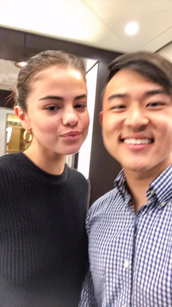Best day ever when you run into your fav celeb & get a pic- thx @selenagomez
