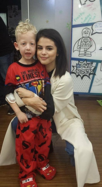 @LisaWoodcock: It was so special to meet her this morning. A huge Thank you to Selena for taking time out of her day to come see the kid
