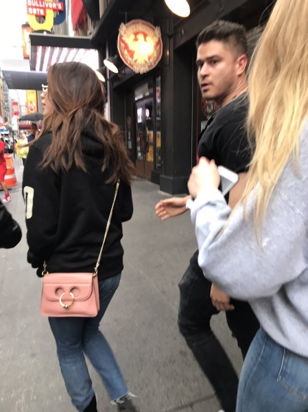 ‪@Maddi_Hansen: Walked behind Selena Gomez for almost a block before we realized it was her
