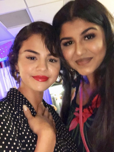 ‪@rishica_: A QUEEN. told her how inspiring she was, got a hug and got called beautiful in return ♥️♥️ thank u for being so sweet @selenagomez #SelenaGomez
