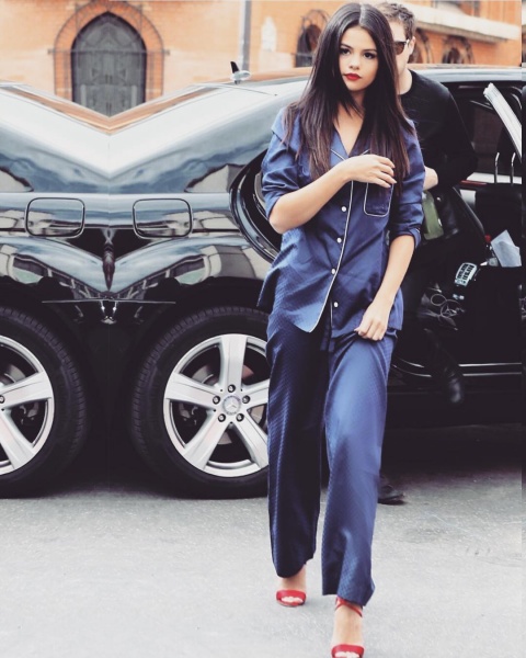 #tbt to that time @selenagomez slayed the Paris streets in @derekroselondon #pajamas and the Internet thought I ran out of wardrobe. Check out @voguemagazine now. 😘 #trending #pajamasallday #pjfashion #vogue #selenagomez #fashionicon #chrisclassenstyle #minimalism #RevivalStyle #derekrose
