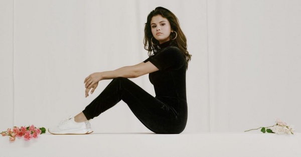“I want to remind girls that they’re perfectly strong the way they are.” Sitting down to chat all things #SGxPUMA, read Selena’s interview with @elleusa at the link in our bio 🌹
