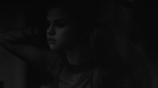 Selena_Gomez_-_The_Heart_Wants_What_It_Wants_28Official_Video29_mp40607.png