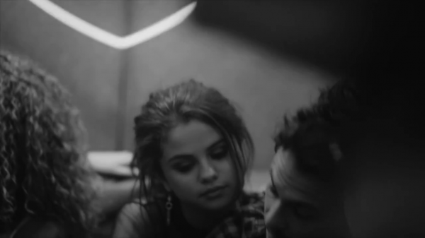 Selena_Gomez_-_The_Heart_Wants_What_It_Wants_28Official_Video29_mp40736.png