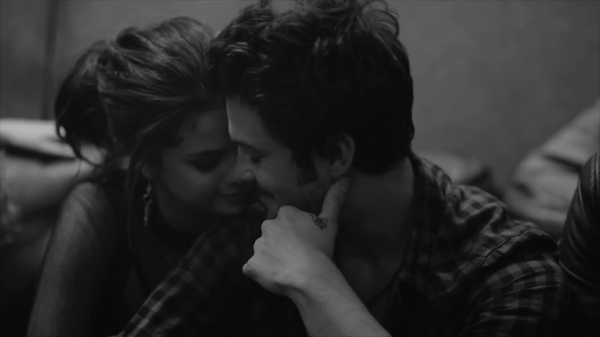 Selena_Gomez_-_The_Heart_Wants_What_It_Wants_28Official_Video29_mp40743.png