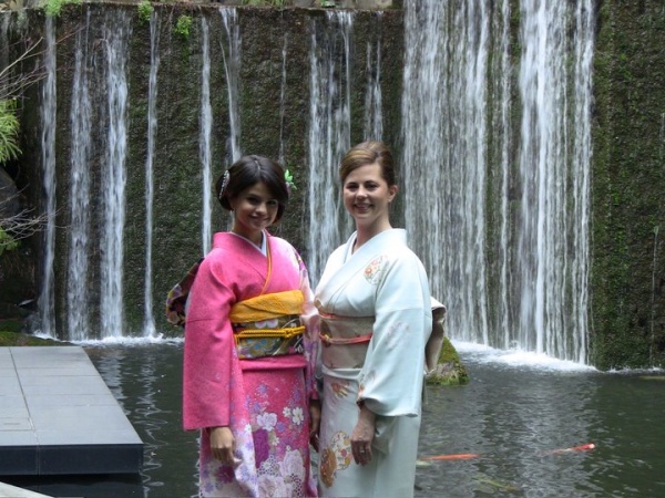 My final day in Japan was amazing! I got to meet some fans and Mama and I tried on Kimono's!!!

