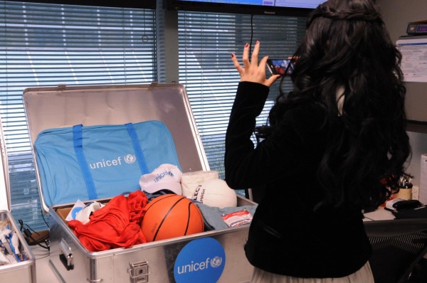 Taking a pic during my visit at @UNICEF offices with @UNICEFUSA team to learn about emergencies. How cool is this kit for children displaced by disasters?
