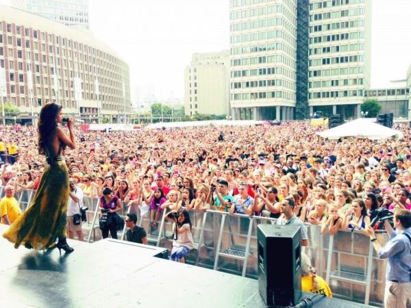 What an amazing crowd! Thank you @1033ampradio #AmpBdayBash Getting stoked for my tour!
